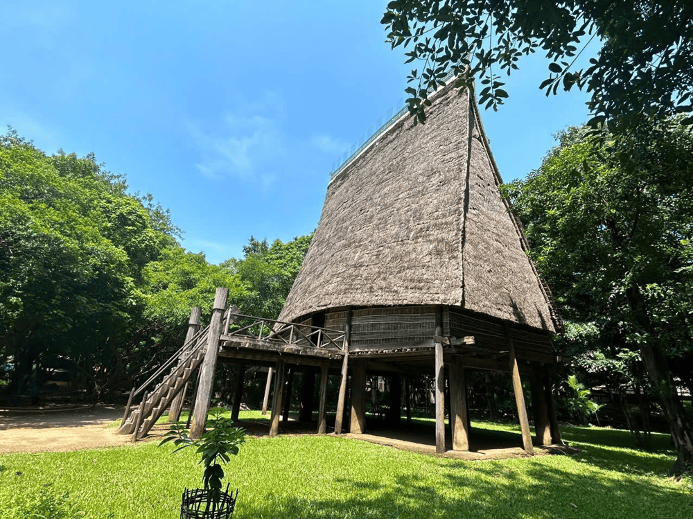 The Rong house of the Ba Na people (Source: Fanpage Bảo tàng Dân tộc học Việt Nam - Vietnam Museum of Ethnology)